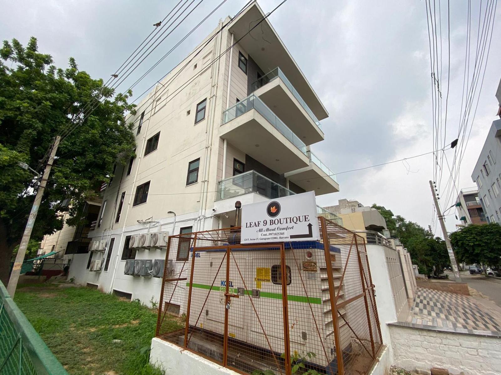 Hotel Leaf 9 Boutique, Near Golf Course Road And Galleria Market คูร์เคาน์ ภายนอก รูปภาพ