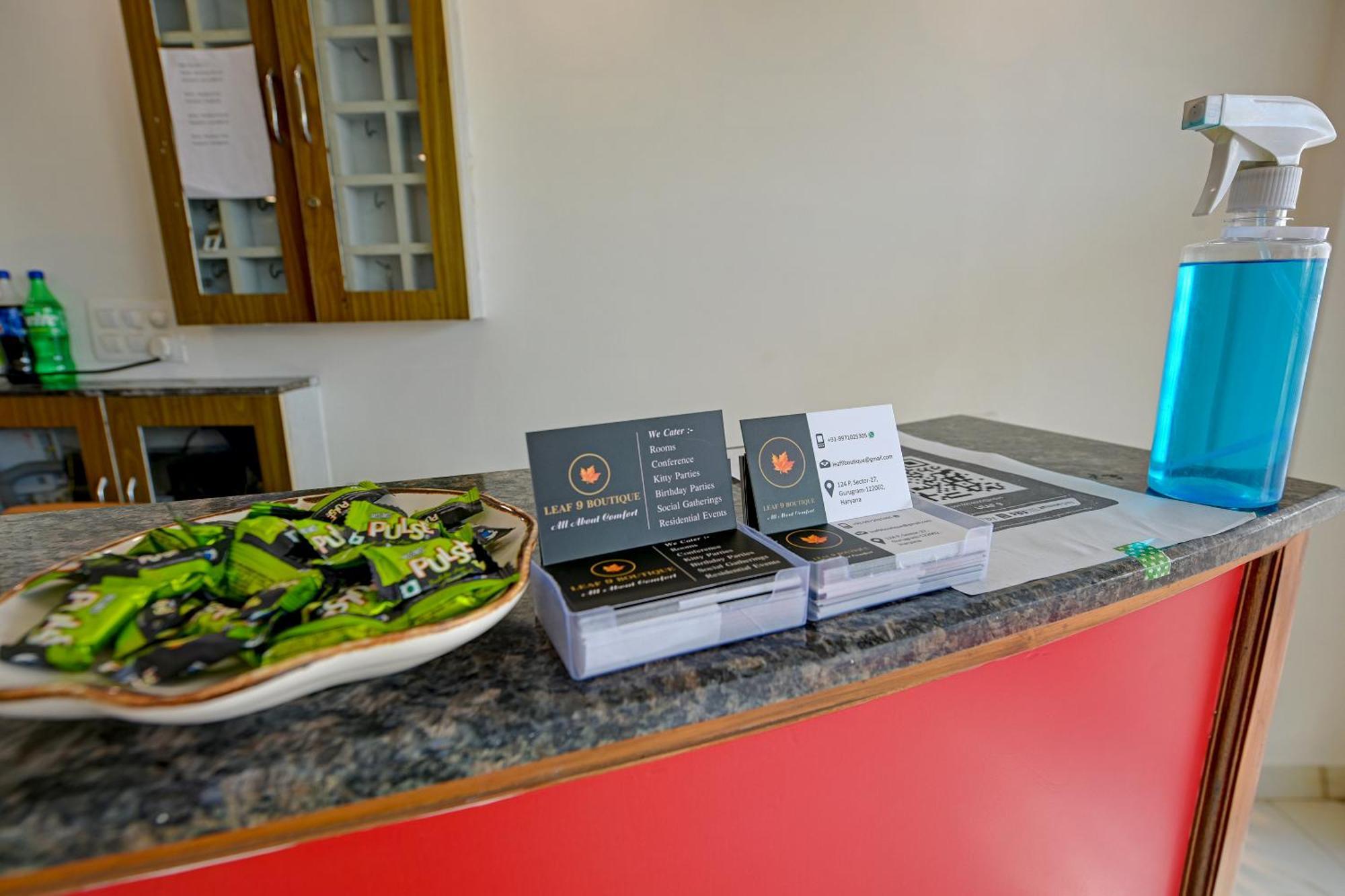 Hotel Leaf 9 Boutique, Near Golf Course Road And Galleria Market คูร์เคาน์ ภายนอก รูปภาพ