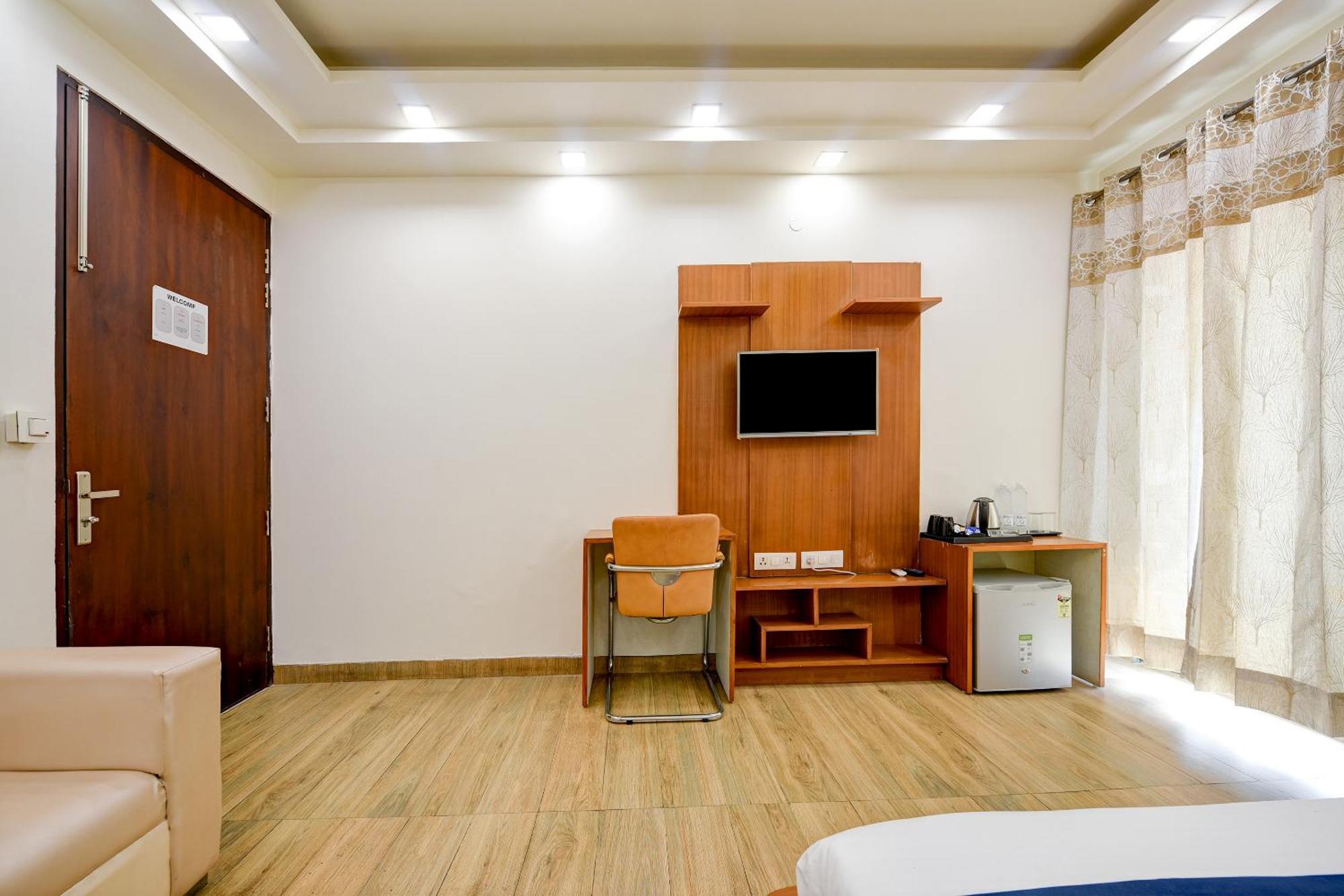 Hotel Leaf 9 Boutique, Near Golf Course Road And Galleria Market คูร์เคาน์ ภายนอก รูปภาพ