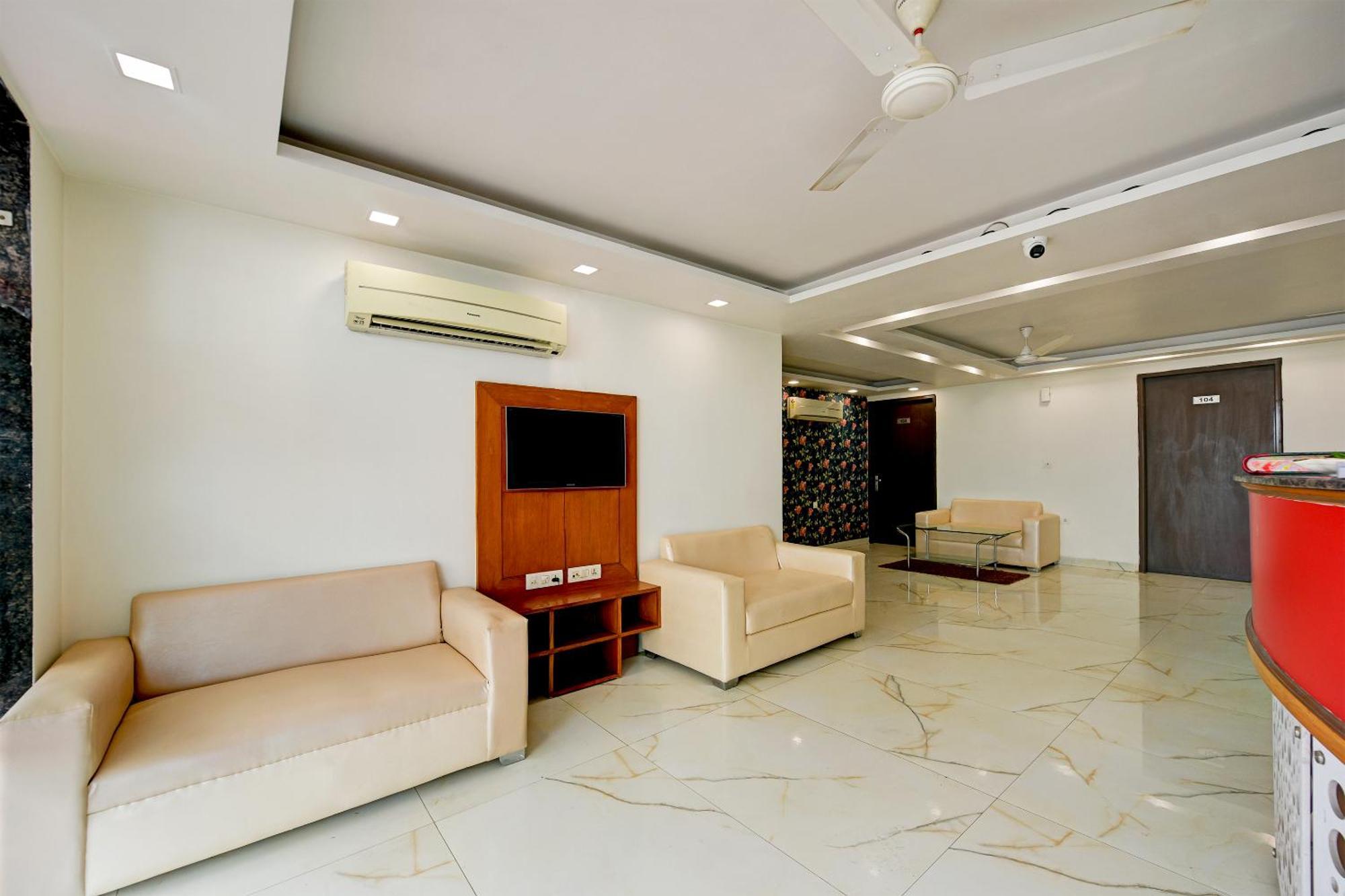 Hotel Leaf 9 Boutique, Near Golf Course Road And Galleria Market คูร์เคาน์ ภายนอก รูปภาพ