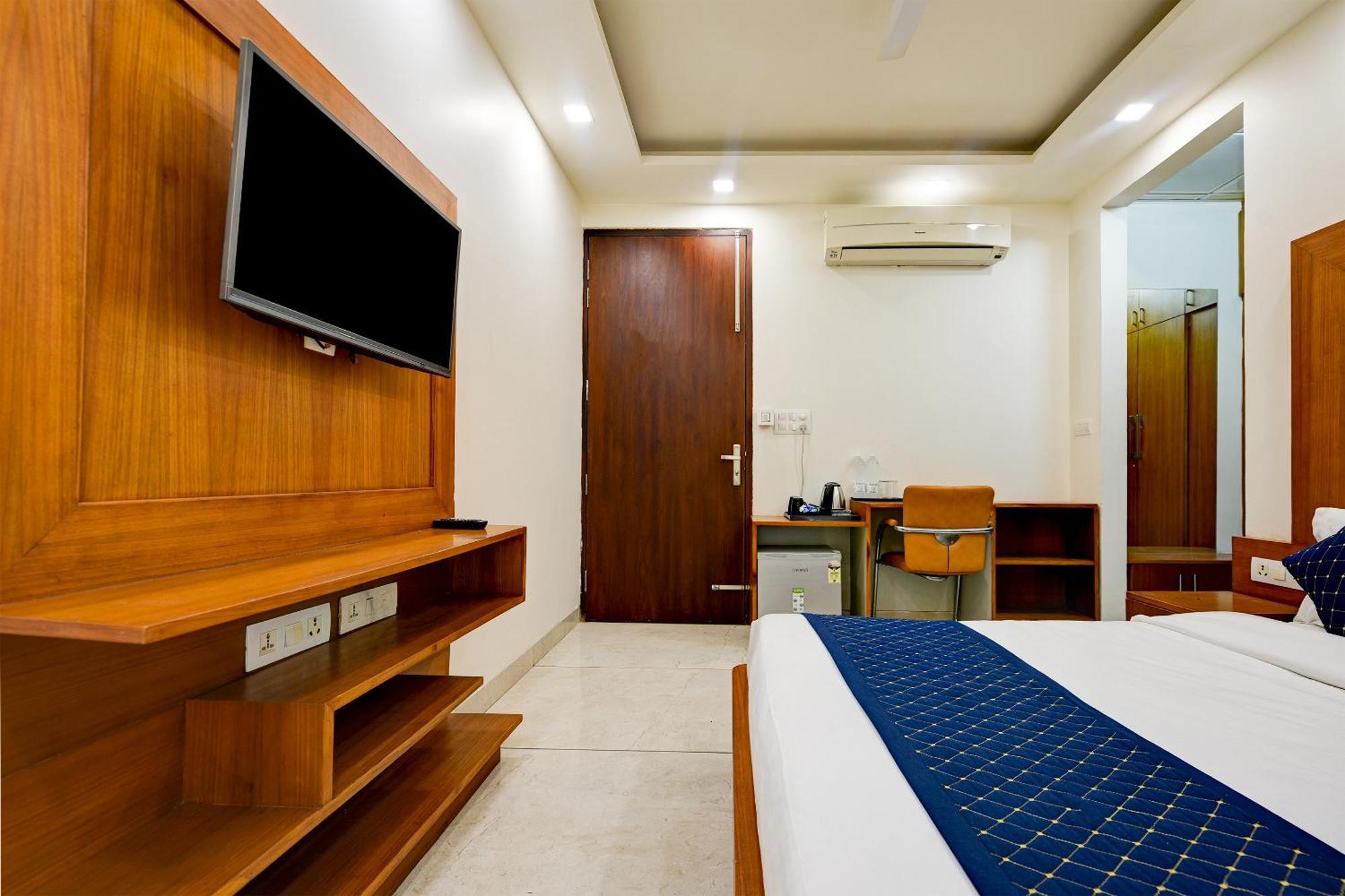 Hotel Leaf 9 Boutique, Near Golf Course Road And Galleria Market คูร์เคาน์ ภายนอก รูปภาพ