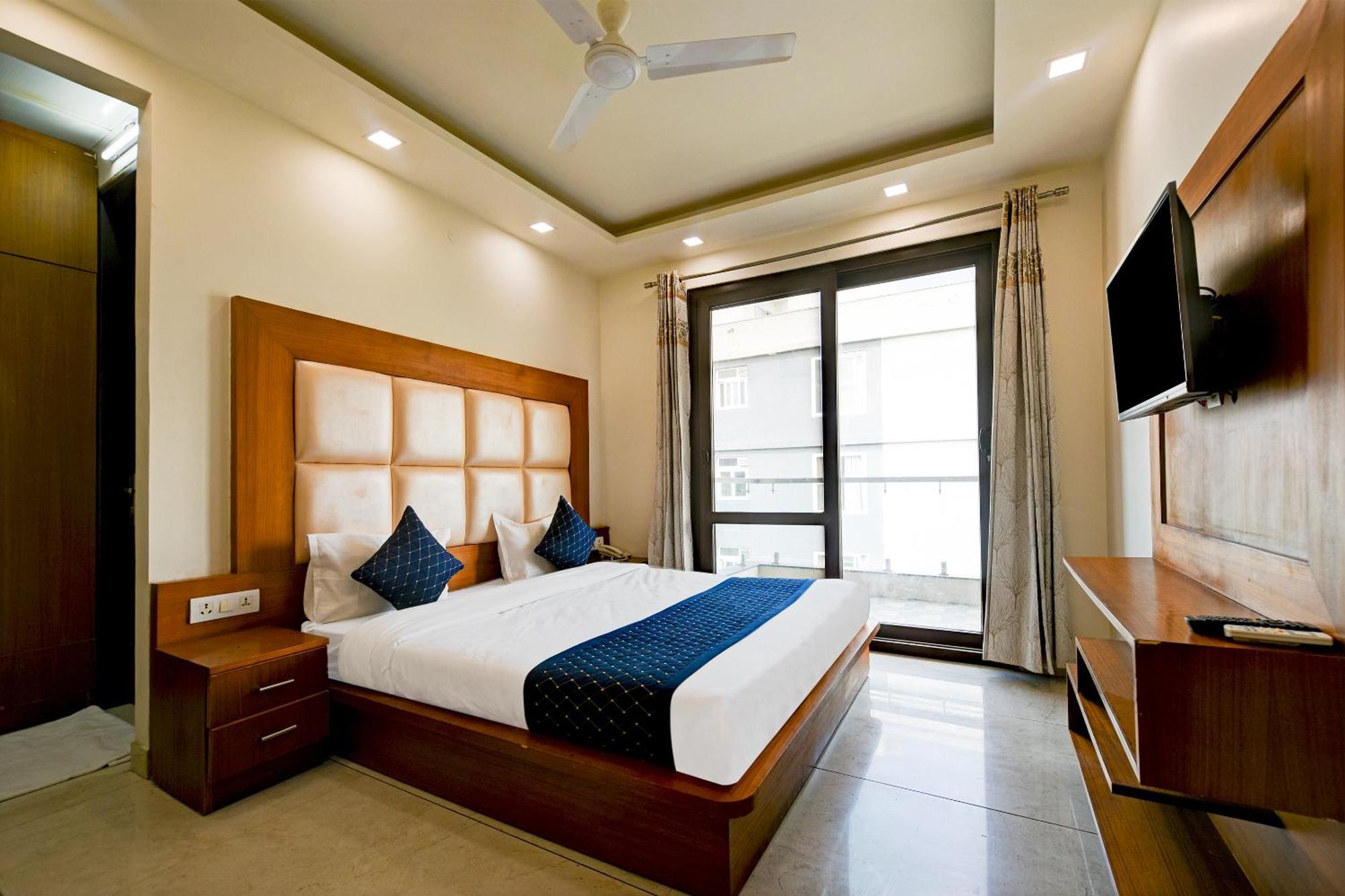 Hotel Leaf 9 Boutique, Near Golf Course Road And Galleria Market คูร์เคาน์ ภายนอก รูปภาพ