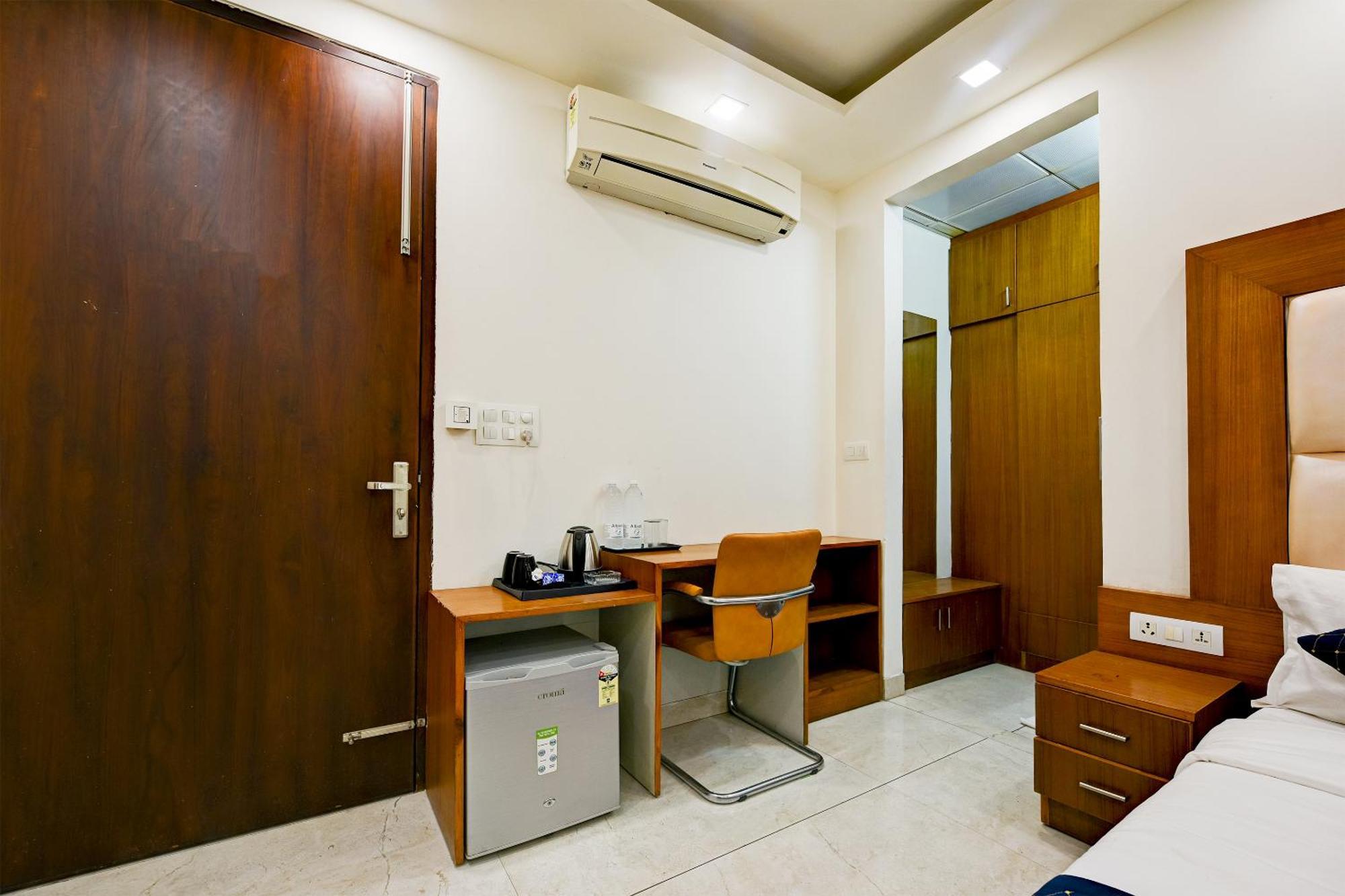 Hotel Leaf 9 Boutique, Near Golf Course Road And Galleria Market คูร์เคาน์ ภายนอก รูปภาพ
