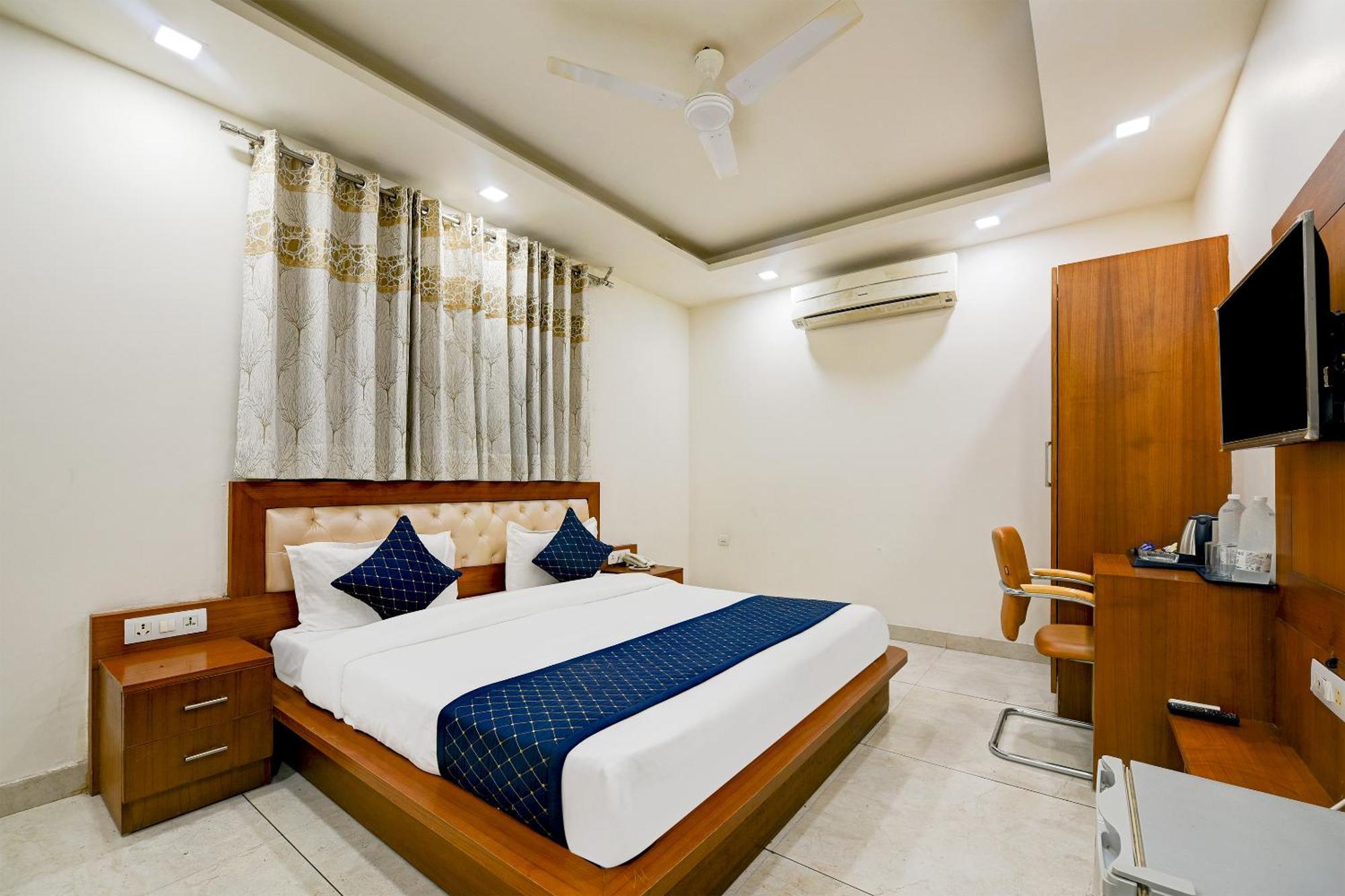 Hotel Leaf 9 Boutique, Near Golf Course Road And Galleria Market คูร์เคาน์ ภายนอก รูปภาพ