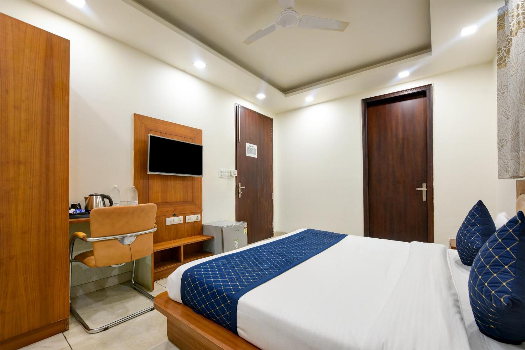 Hotel Leaf 9 Boutique, Near Golf Course Road And Galleria Market คูร์เคาน์ ภายนอก รูปภาพ