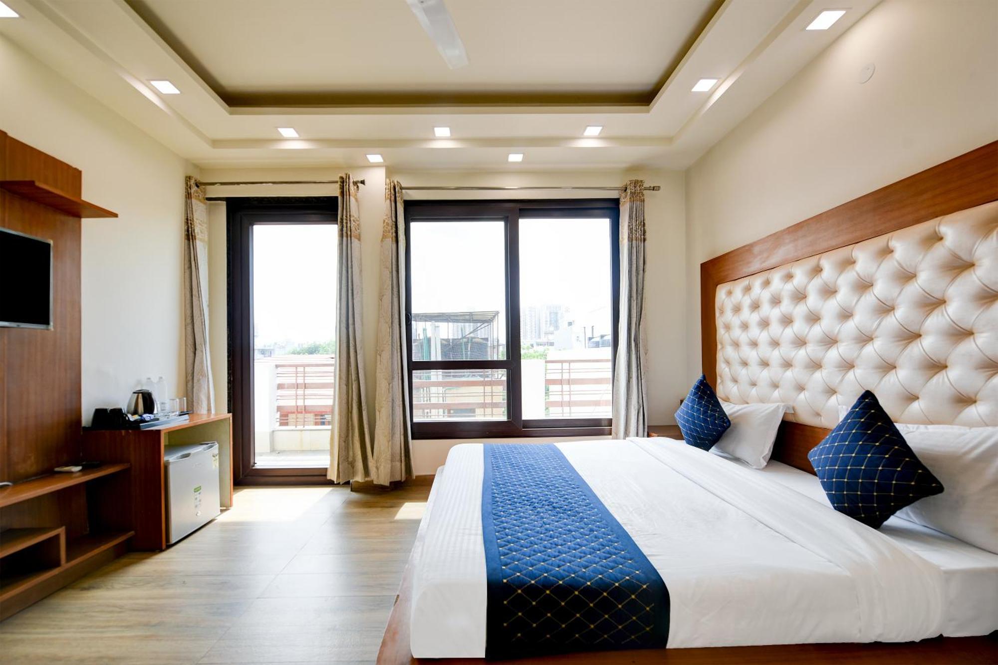 Hotel Leaf 9 Boutique, Near Golf Course Road And Galleria Market คูร์เคาน์ ภายนอก รูปภาพ