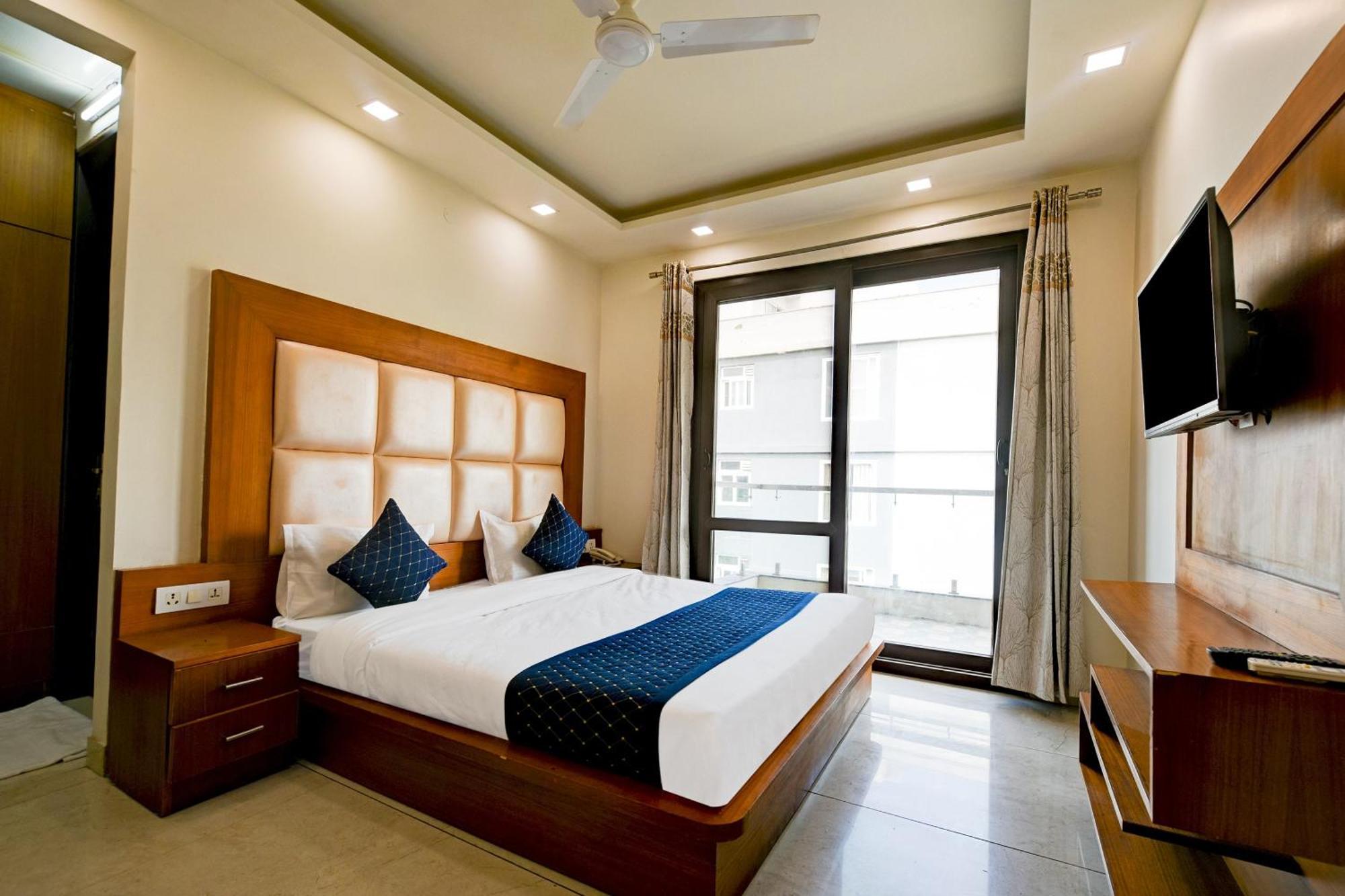 Hotel Leaf 9 Boutique, Near Golf Course Road And Galleria Market คูร์เคาน์ ภายนอก รูปภาพ