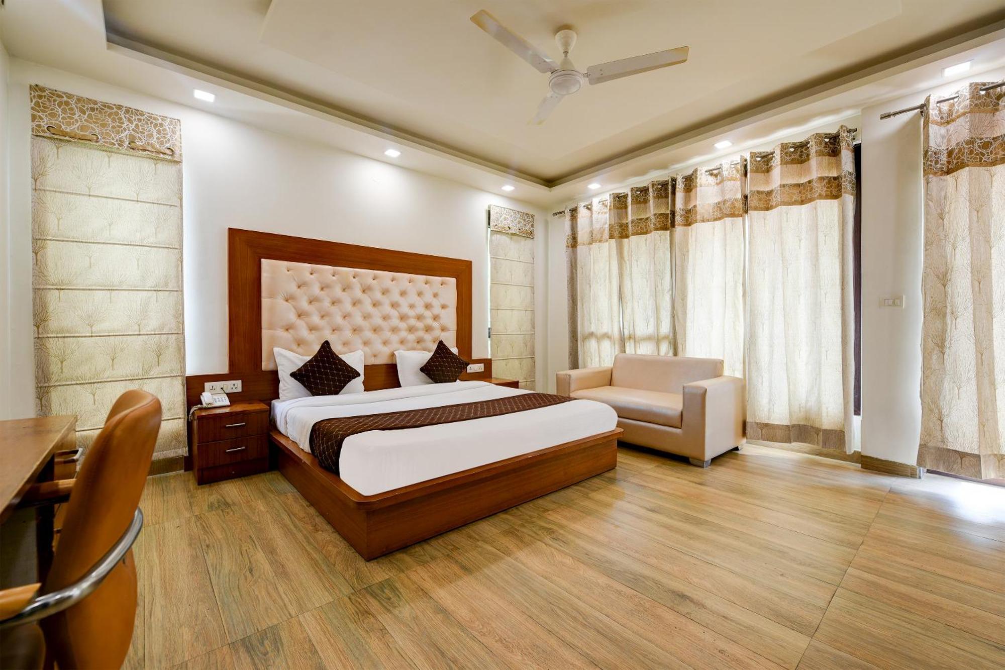 Hotel Leaf 9 Boutique, Near Golf Course Road And Galleria Market คูร์เคาน์ ภายนอก รูปภาพ