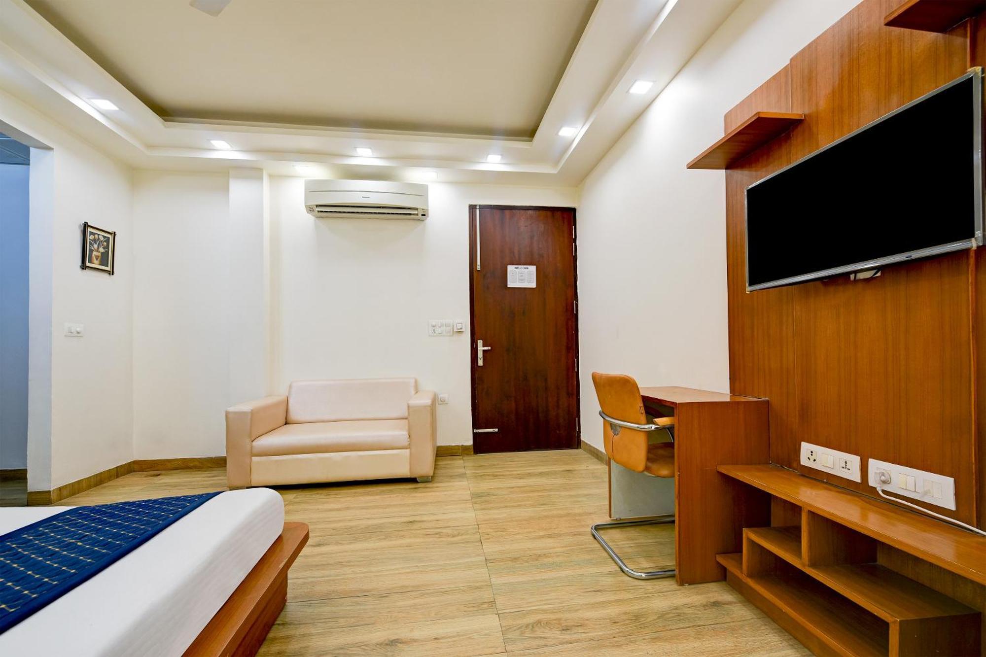 Hotel Leaf 9 Boutique, Near Golf Course Road And Galleria Market คูร์เคาน์ ภายนอก รูปภาพ