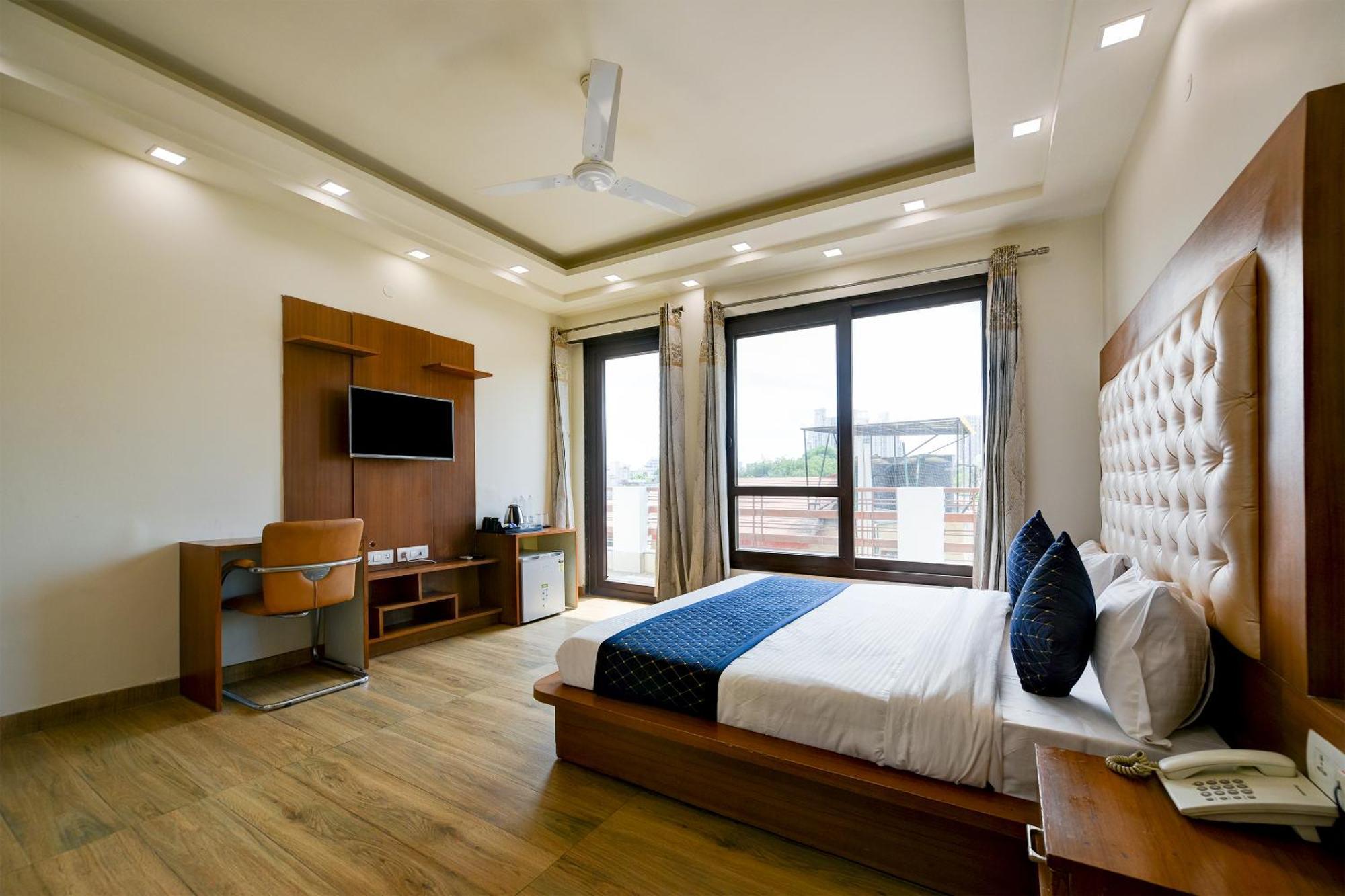 Hotel Leaf 9 Boutique, Near Golf Course Road And Galleria Market คูร์เคาน์ ภายนอก รูปภาพ