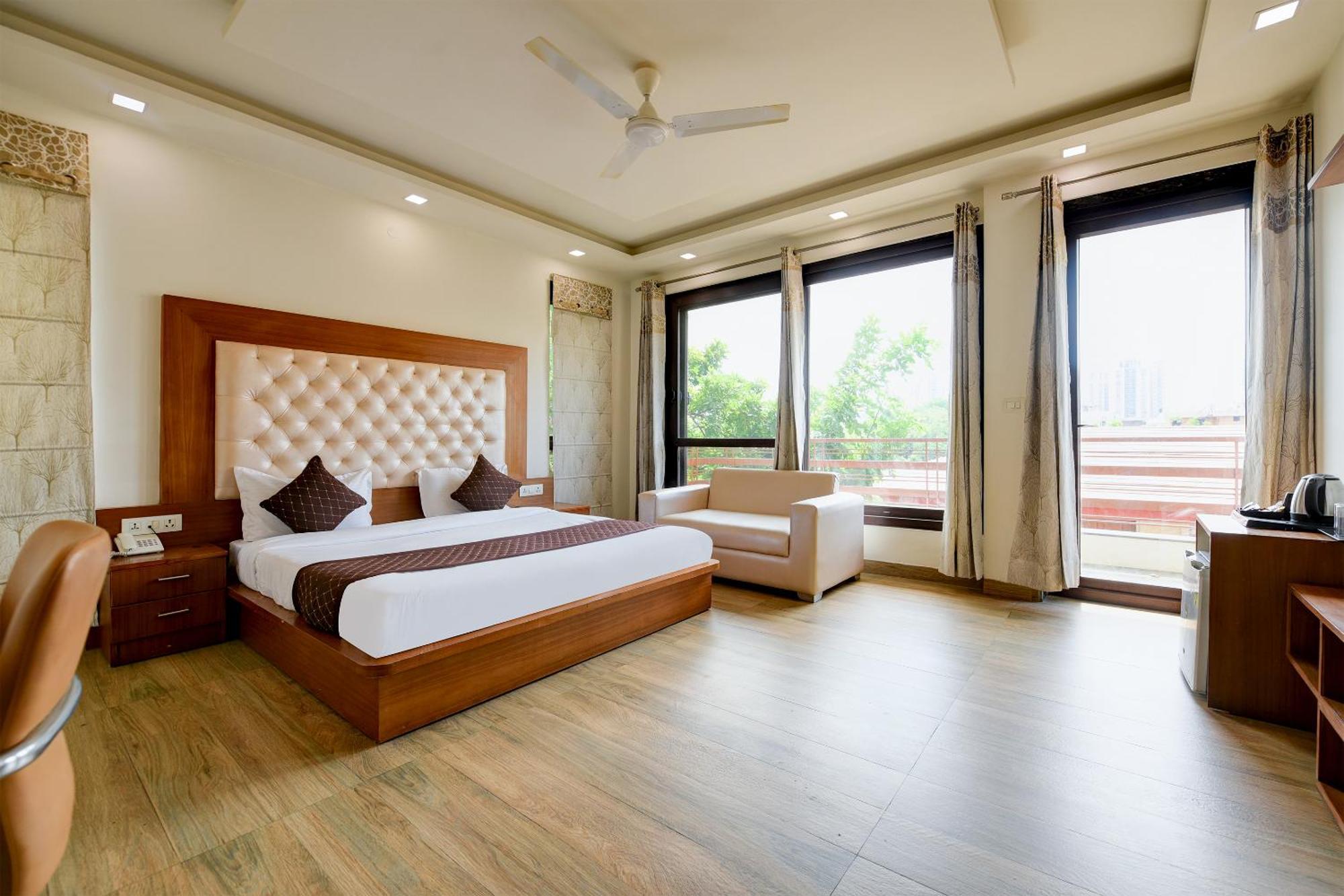 Hotel Leaf 9 Boutique, Near Golf Course Road And Galleria Market คูร์เคาน์ ภายนอก รูปภาพ