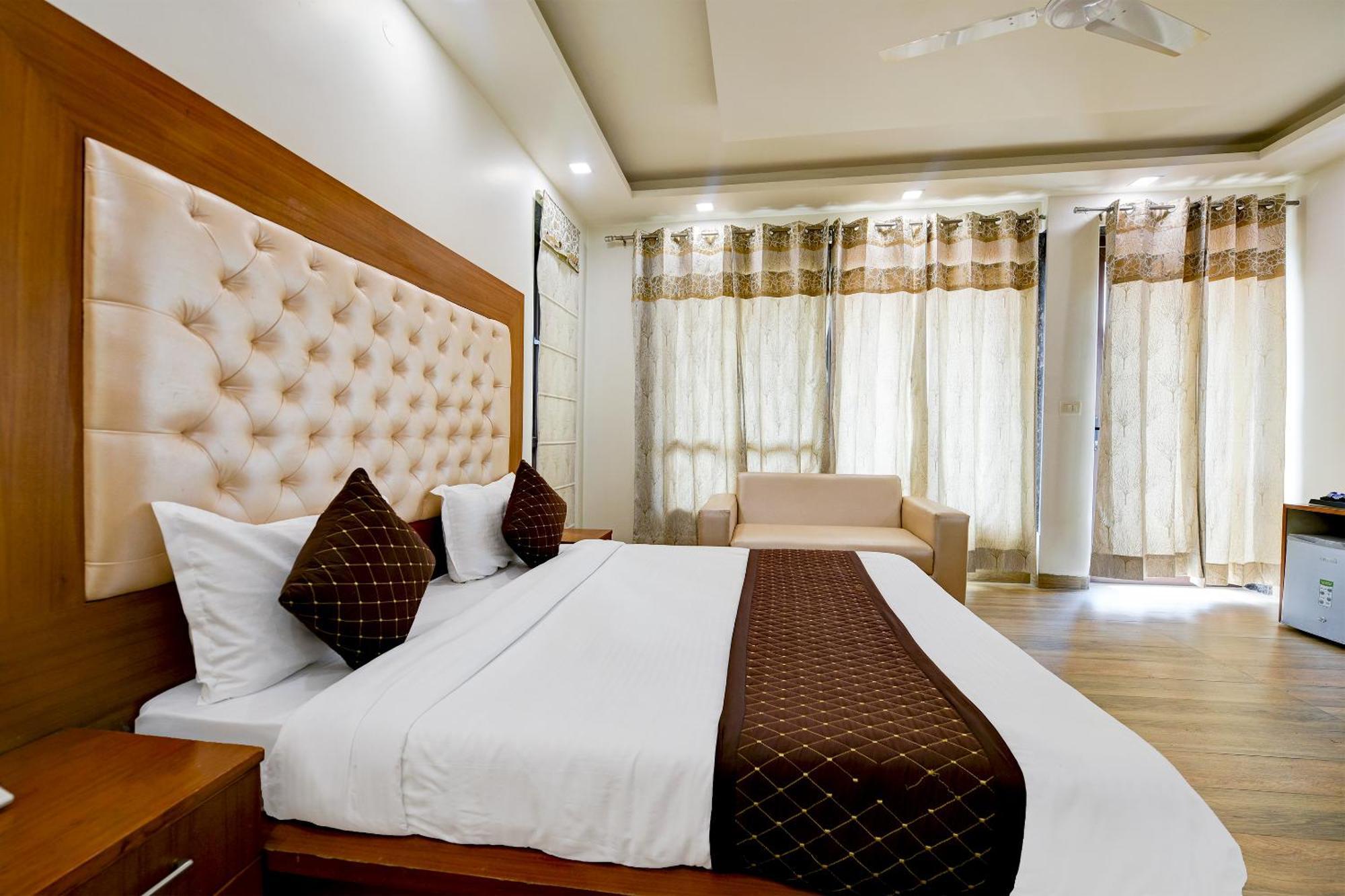 Hotel Leaf 9 Boutique, Near Golf Course Road And Galleria Market คูร์เคาน์ ภายนอก รูปภาพ