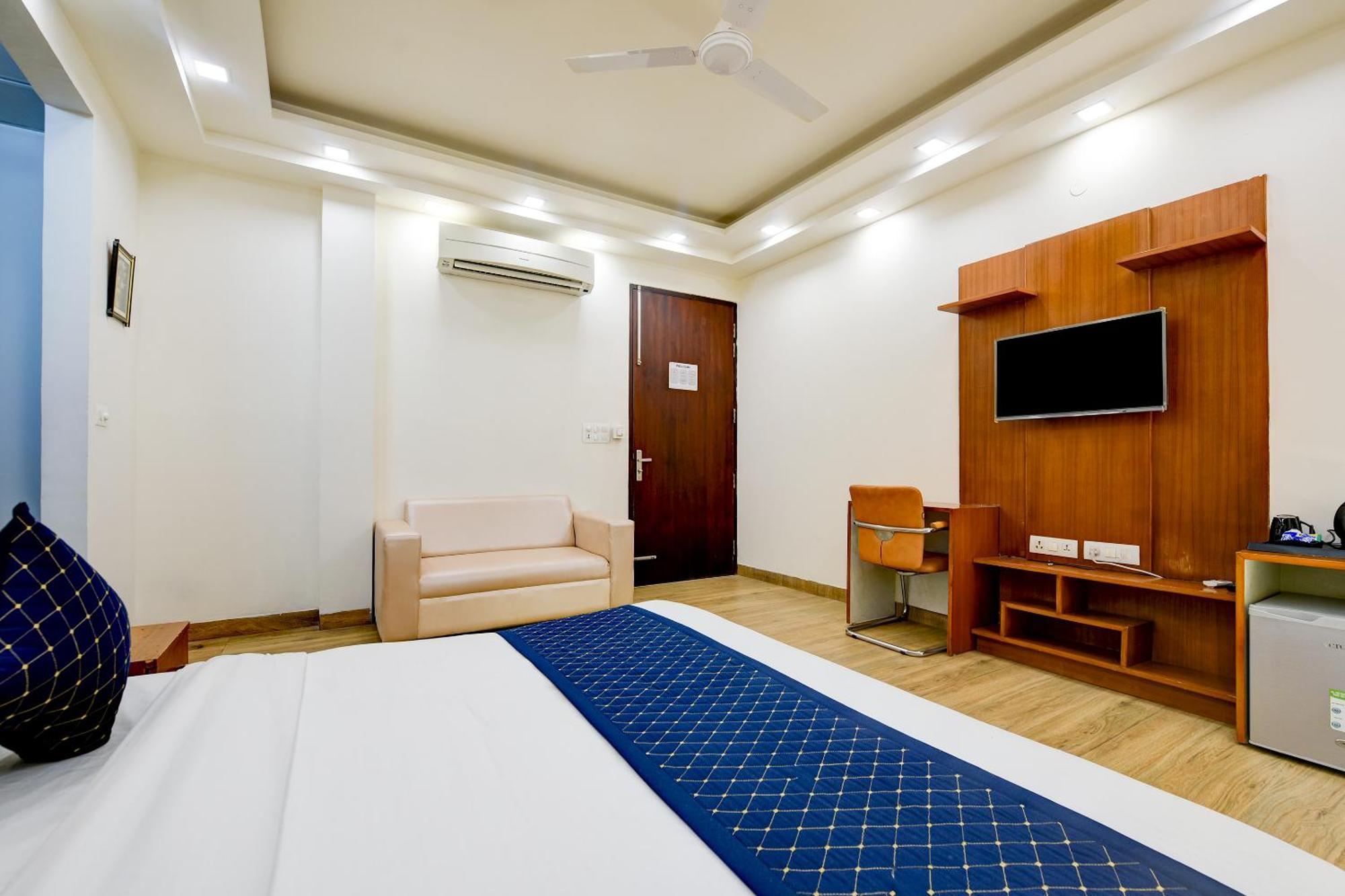 Hotel Leaf 9 Boutique, Near Golf Course Road And Galleria Market คูร์เคาน์ ภายนอก รูปภาพ